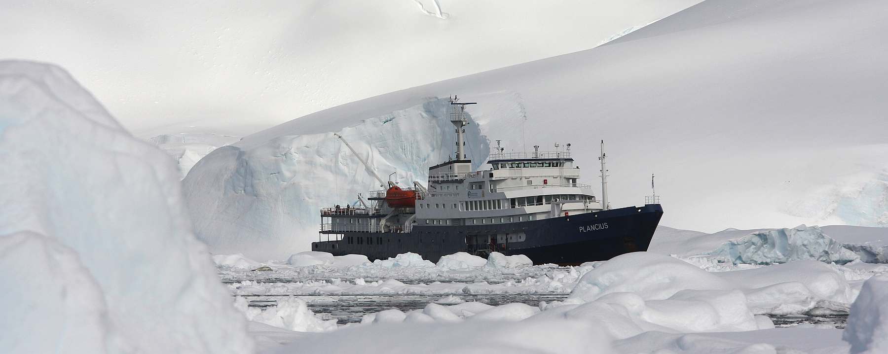 Antarktis Basecamp: Aktive Expedition ins Reich des Eises | MS PLANCIUS - Leguan Reisen