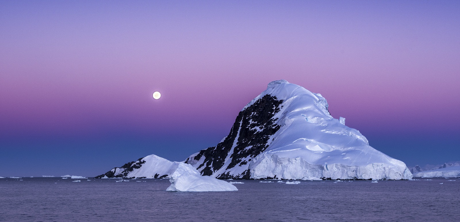 Antarktisreise mit Flug über die Drake Passage und der MAGELLAN EXPLORER - Leguan Reisen