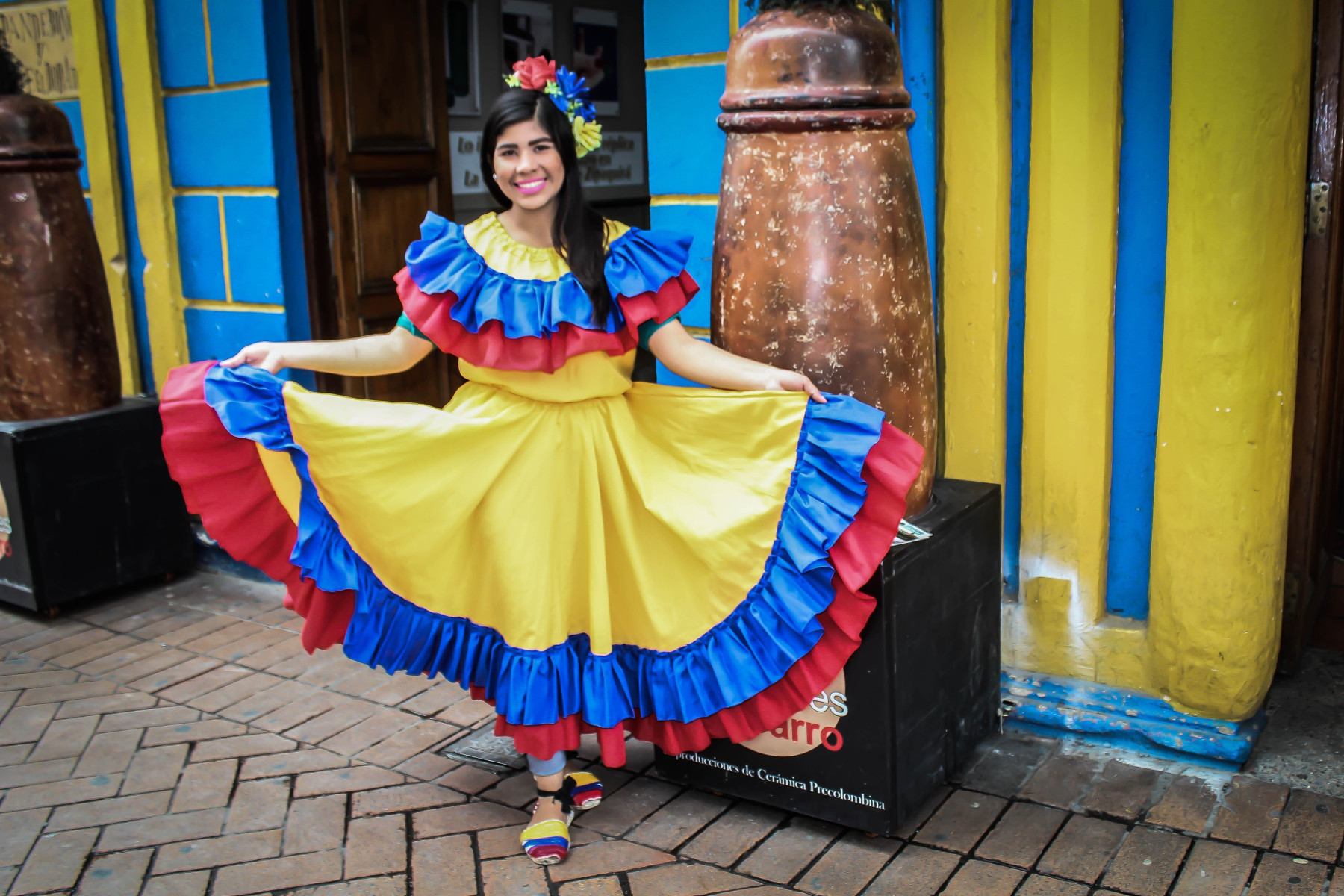 Kolumbien_Cartagena_Frau in Tracht